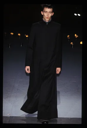 Raf Simons, autumn-winter 2000 - Paris, France © Catwalk Pictures