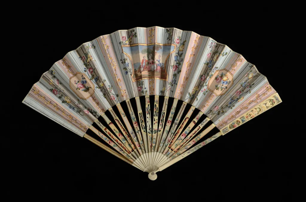 Eventail plié_Exposition Paniers, baleines et jabots_Musee Mode & Dentelle ©Y.Peeters-A.Dohet