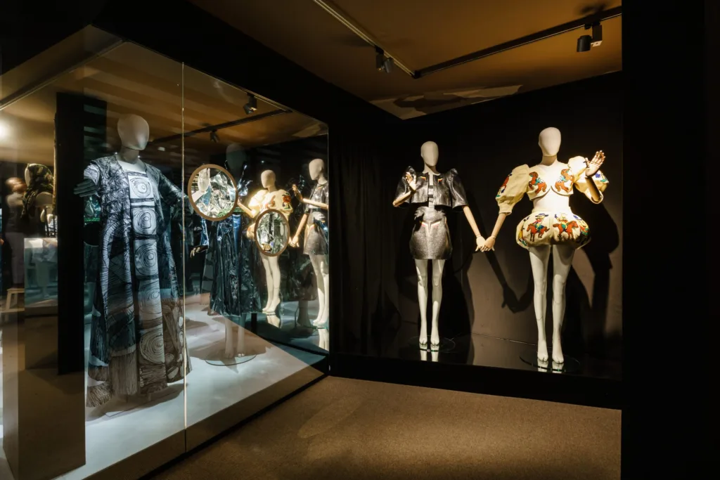 Exposition Reflection by Jean-Paul Lespagnard_Musee Mode & Dentelle ©Actions et Services