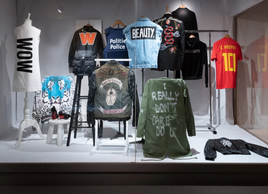 Leçon de Mode 18_Dos à la mode ©Musée Mode & Dentelle